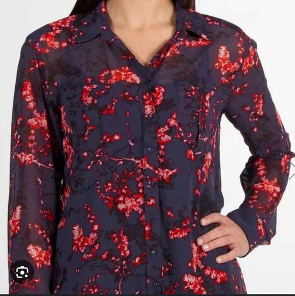 262-Guess Floral Navy‎ and Red Women's Top - Picture 5 of 5